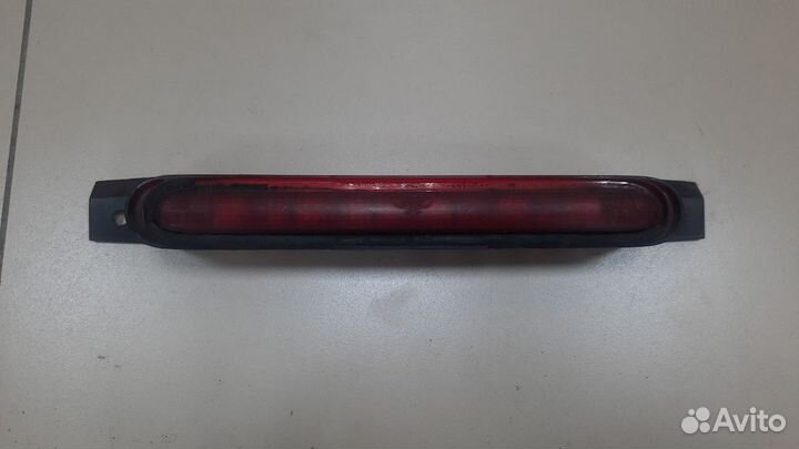 Фонарь задний стопсигнал в крышку багажника