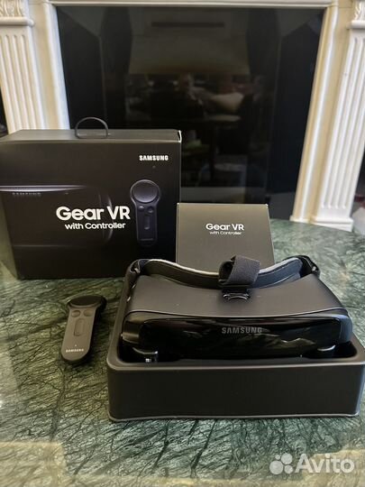 Samsung Gear VR with controller