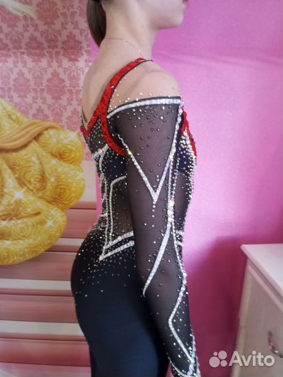 Комбинезон для выступления по фигурному катанию