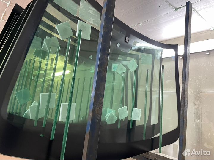 Лобовое стекло на Hyundai Starex H1