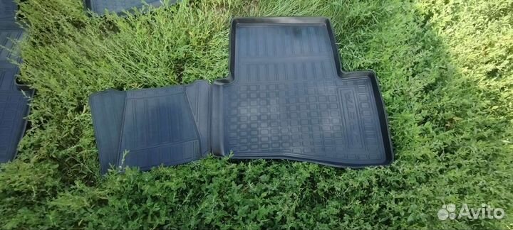 Автомобильные коврики резиновые