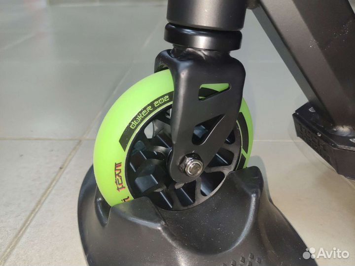 Самокат трюковой TT Duker 202 черный