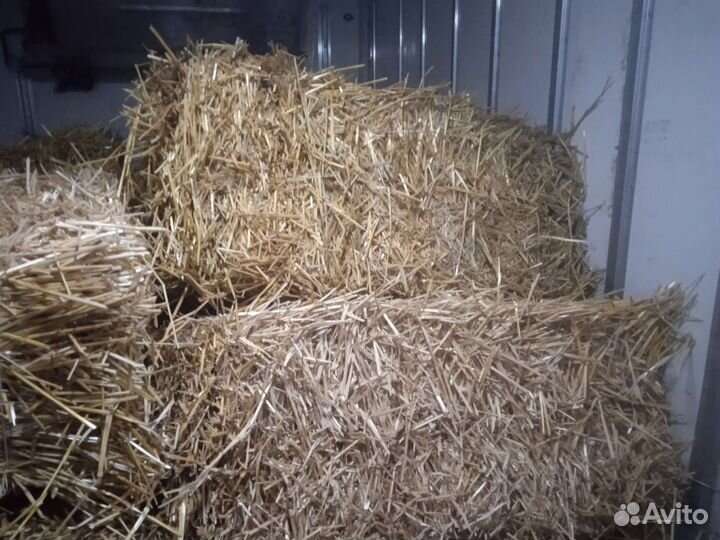 Солома и сено в мешках