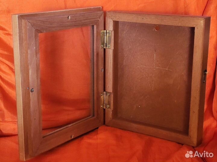 Киот книжка рамка для картины иконы. 26 на 22