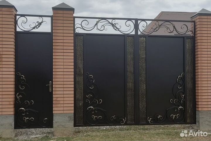 Ворота кованые ламбир