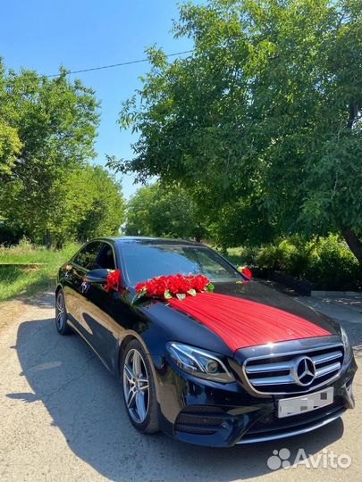 Свадебное украшение на автомобиль