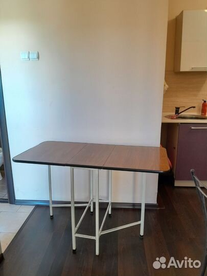 Стол кухонный