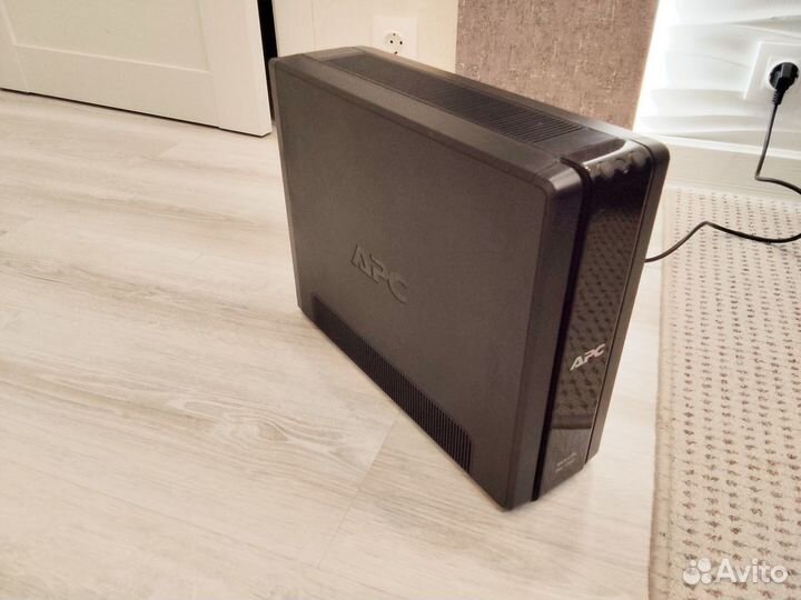 Источник бесперебойного питания APC Back-UPS Pro