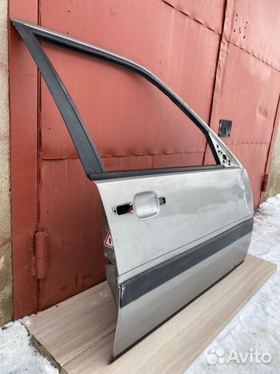 Дверь передняя правая Volvo 460 1 1990