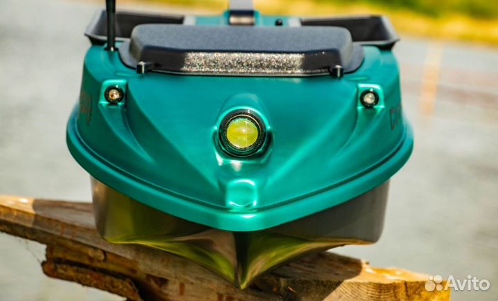 Прикормочный кораблик с глубиномером