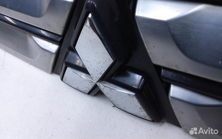 Решетка радиатора Mitsubishi Outlander 3