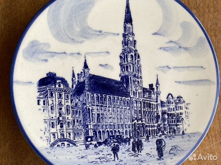 Настенная тарелка