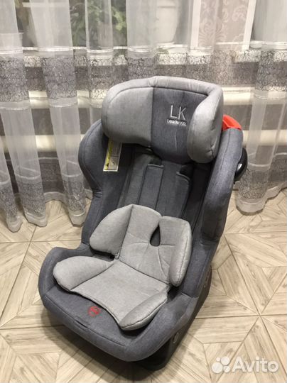 Автомобильное кресло