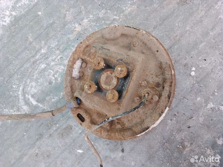 Ступица задняя левая Рено Логан 1