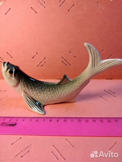 Статуэтки форфоровые Медведи и рыбы