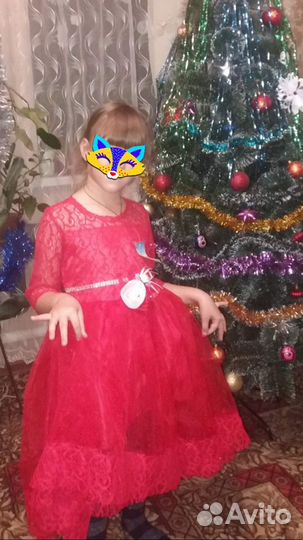 Нарядное платье для девочки на 7-9 лет