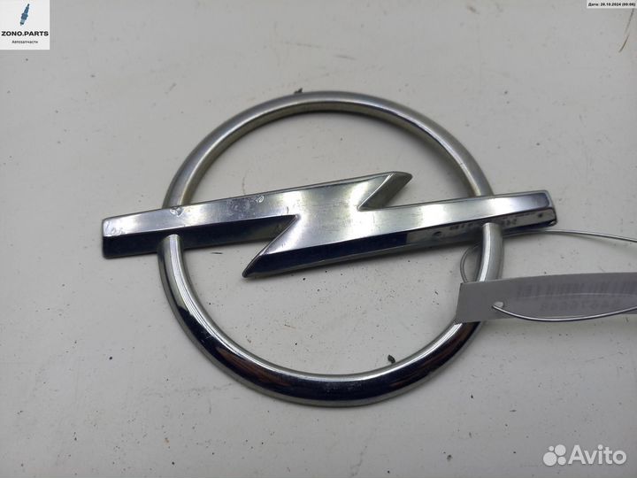 Эмблема 10409325 на Opel Sintra