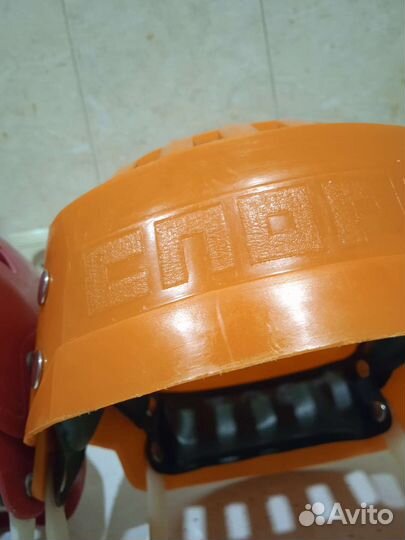 Хоккейная форма, шлем 