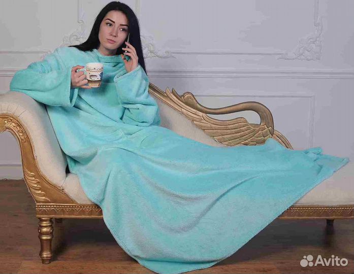 Плед с рукавами мятного цвета