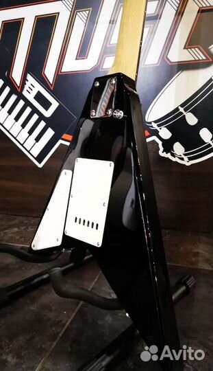 Электрогитара Arrow (Стрела) + струны