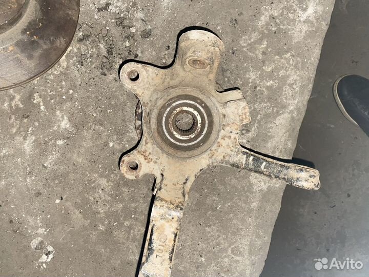 Поворотный кулак Nissan almera n16