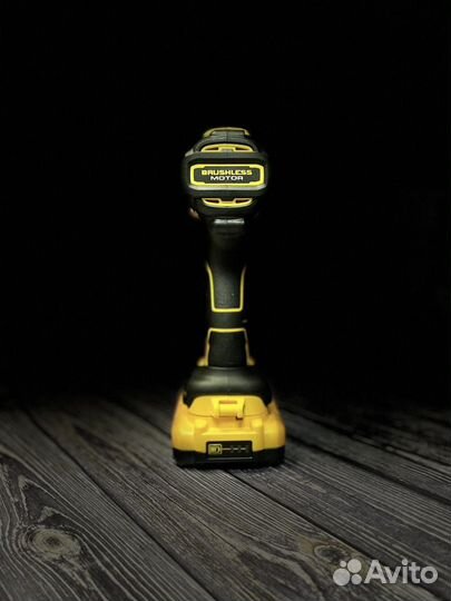 Шуруповерт Dewalt DCD708L2