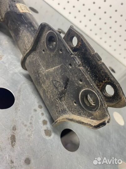 Амортизатор передний Renault Duster