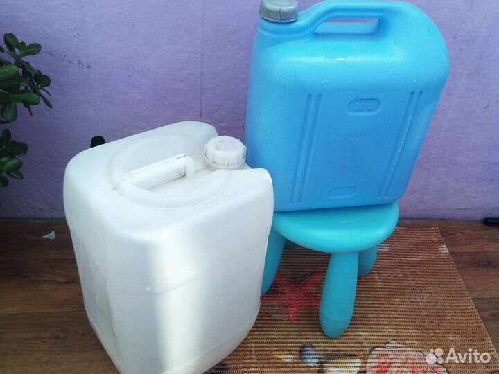 Канистры пластиковые бу 20 литров 30литров