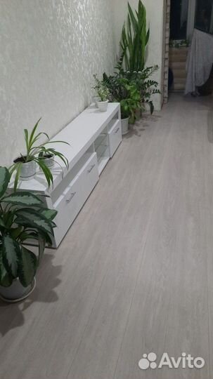 Тумба под телевизор белая