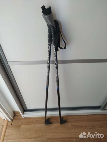 Комплект: беговые лыжи, палки, лыжные ботинки
