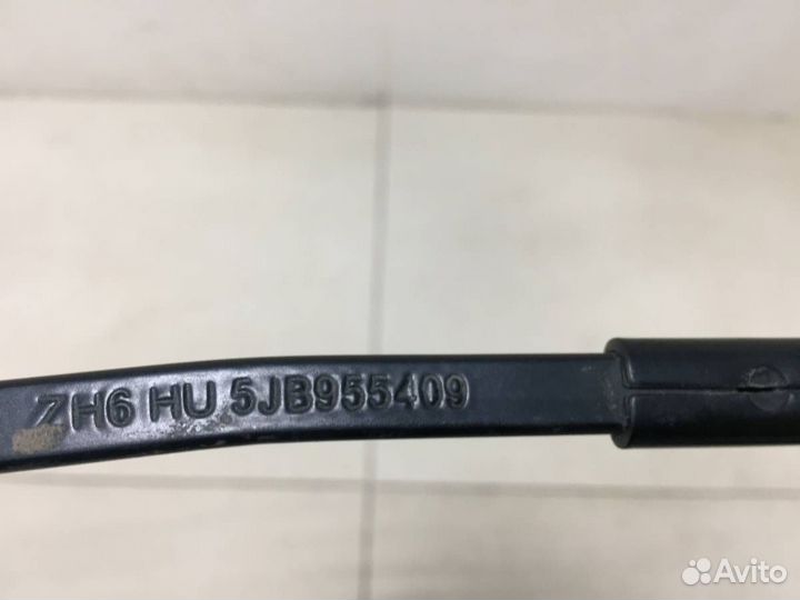 Поводок стеклоочистителя передний левый Skoda Rapi