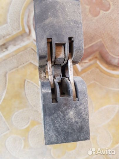 Замок капота на Audi A4 B6