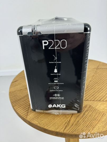 Микрофон AKG P220