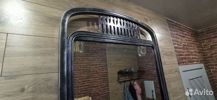 Антикварное зеркало с консолью старинное