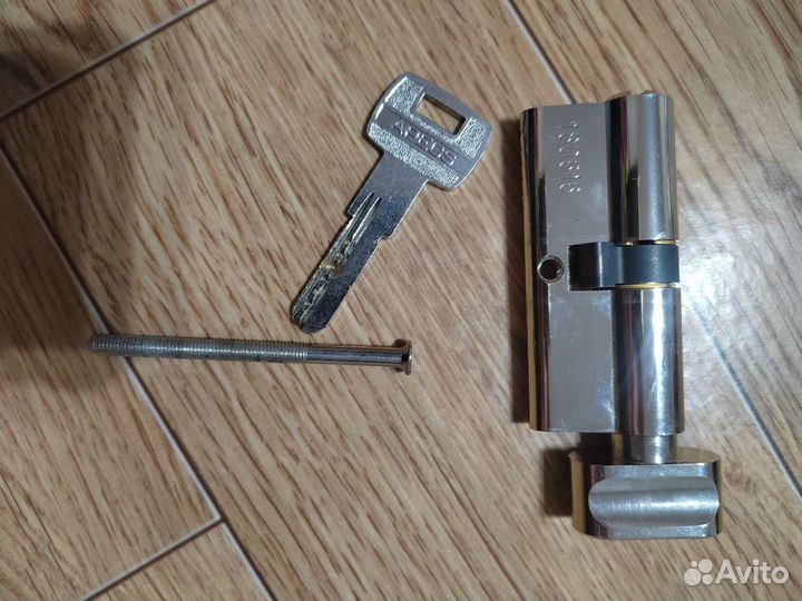 Замок дверной