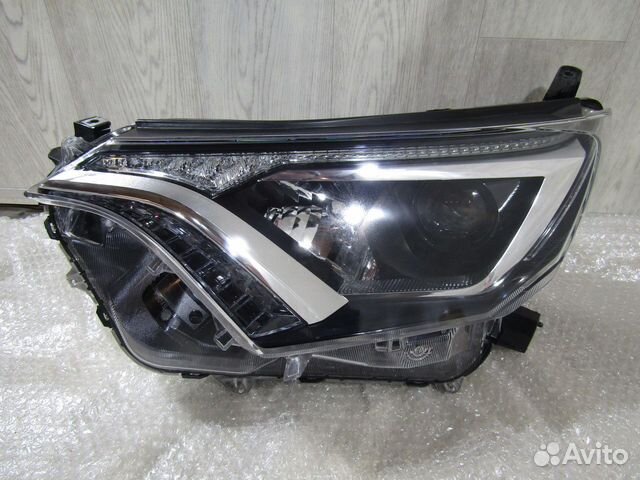Фара левая Toyota RAV4