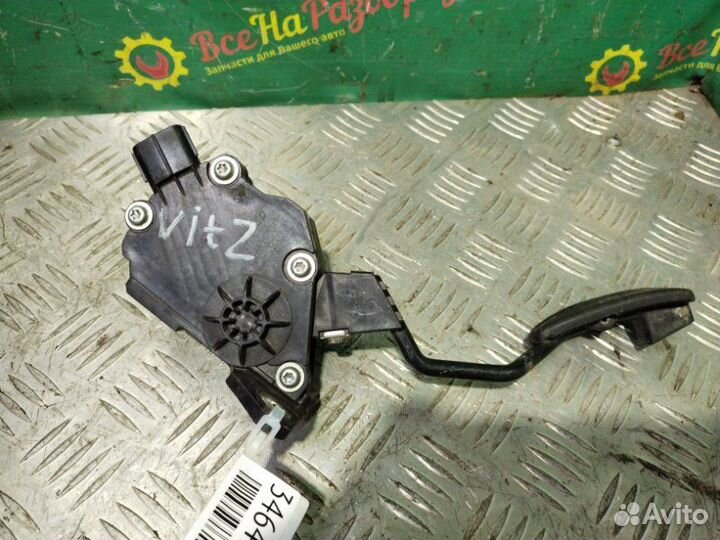 Педаль газа Toyota Vitz хэтчбек 3Л 2007