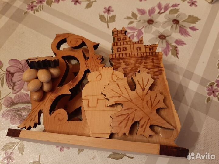 Подставка для салфеток. Изделие из дерева