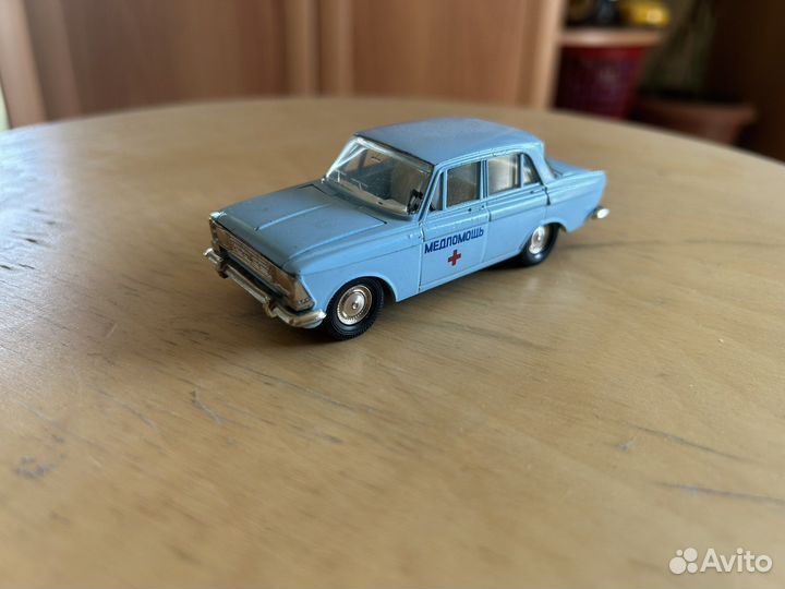 Модель автомобиля 1/43 москвич 408