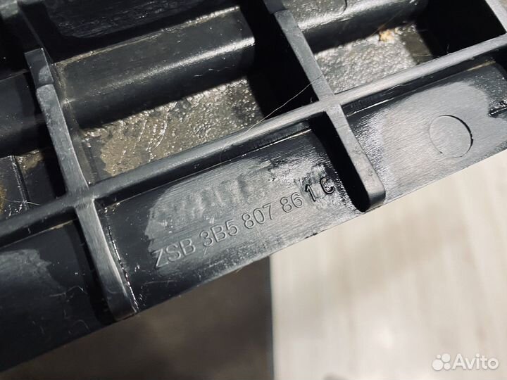 Направляющая заднего бампера VW Passat B5+