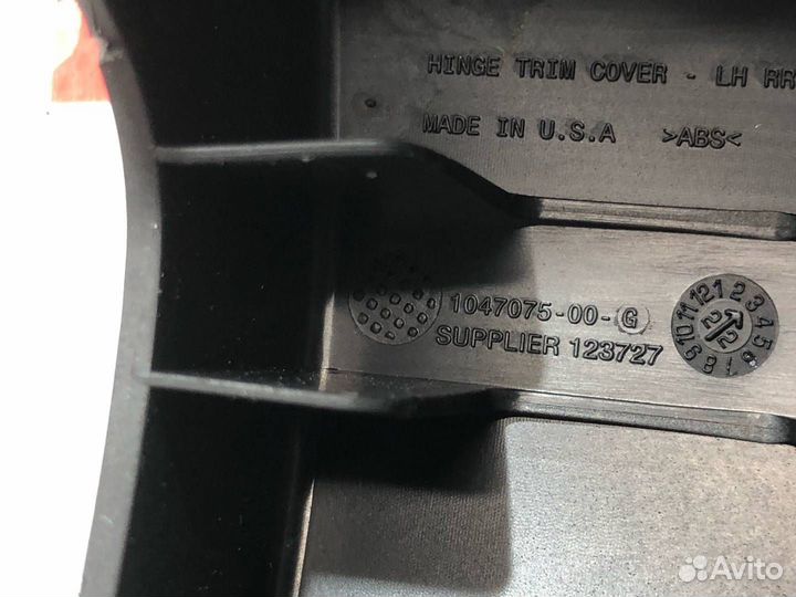 Накладка петли подъемной задней двери Tesla рест