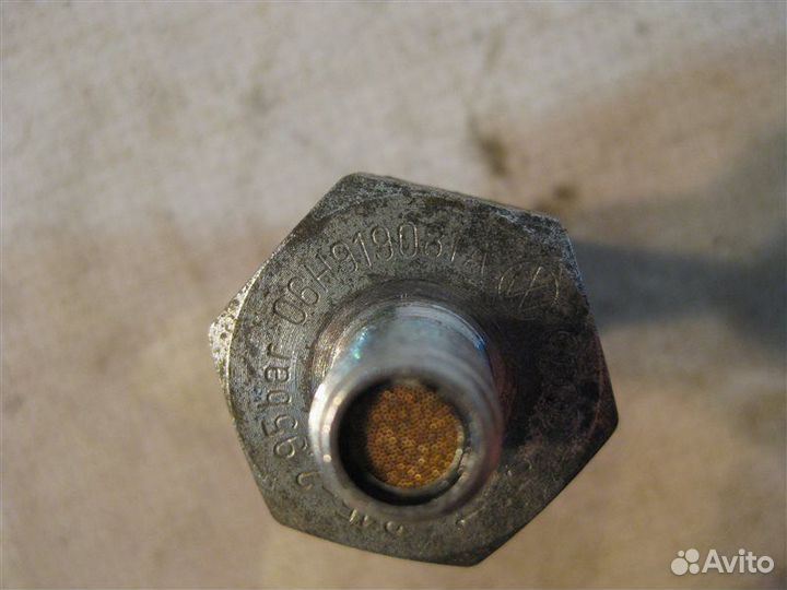 Датчик давления масла Skoda Octavia A5 лифтбэк