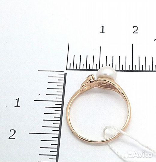 Кольцо с синтетическим камнем Золото