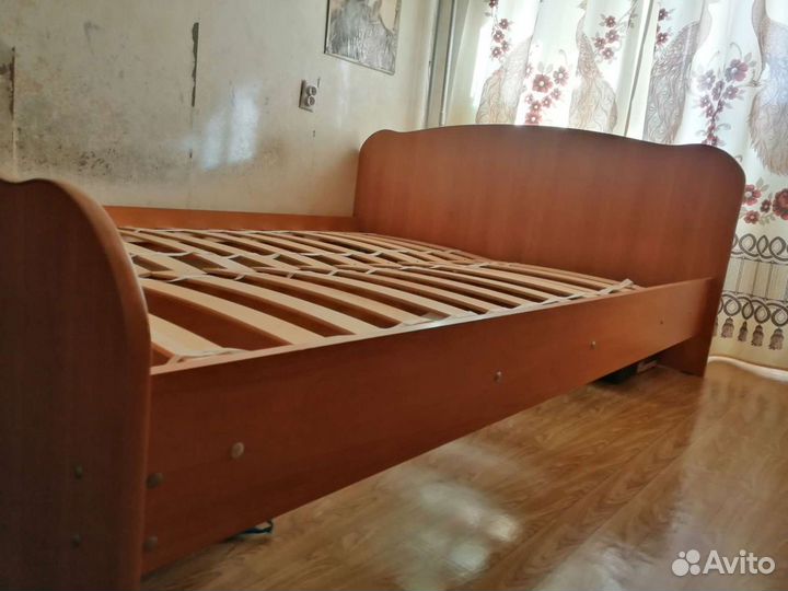 Кровать