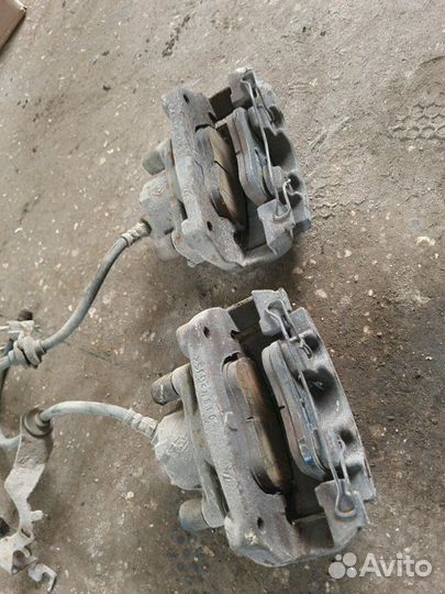 Суппорт тормозной передний Renault Fluence седан