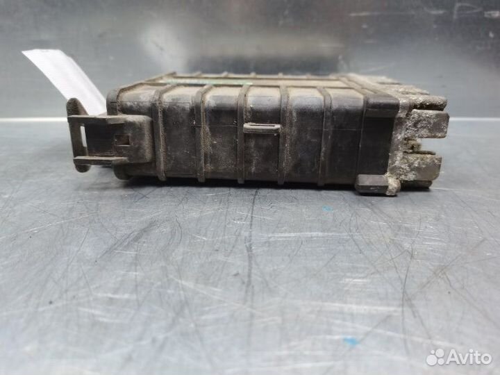 Блок управления двигателем Volkswagen Passat B3