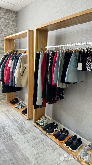 Шоурум дорогой брендовой одежды (Lacoste, Coach.)