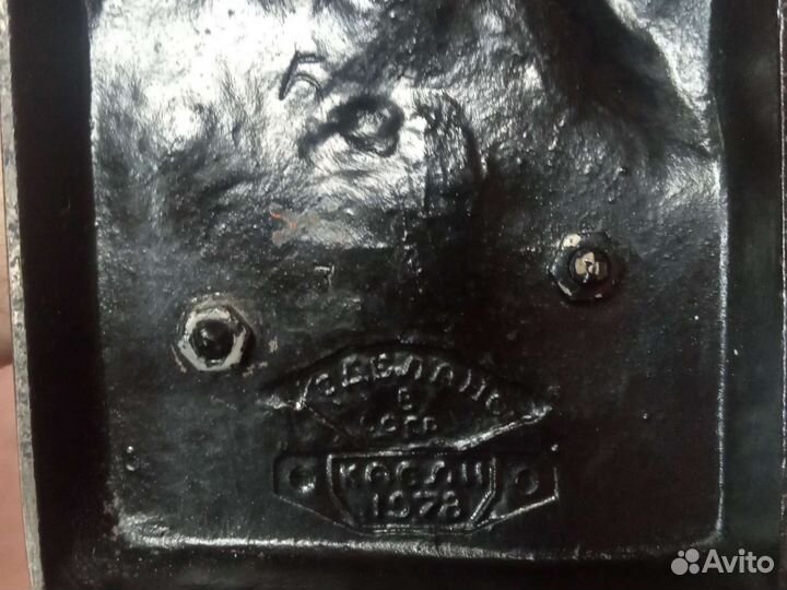 Статуэтка Конь через пень чугунное литье