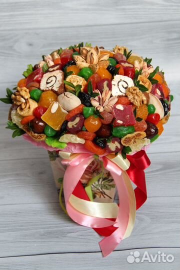 Съедобный букет с сухофруктами и орехами
