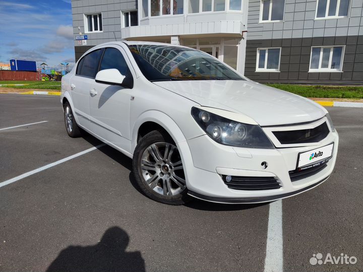 Opel Astra, 2010